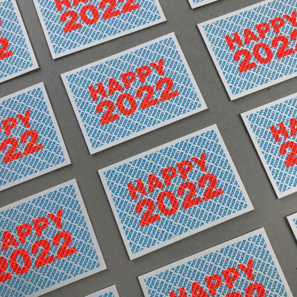 Nieuwjaarskaart HAPPY 2022 - blauw en fluor oranje