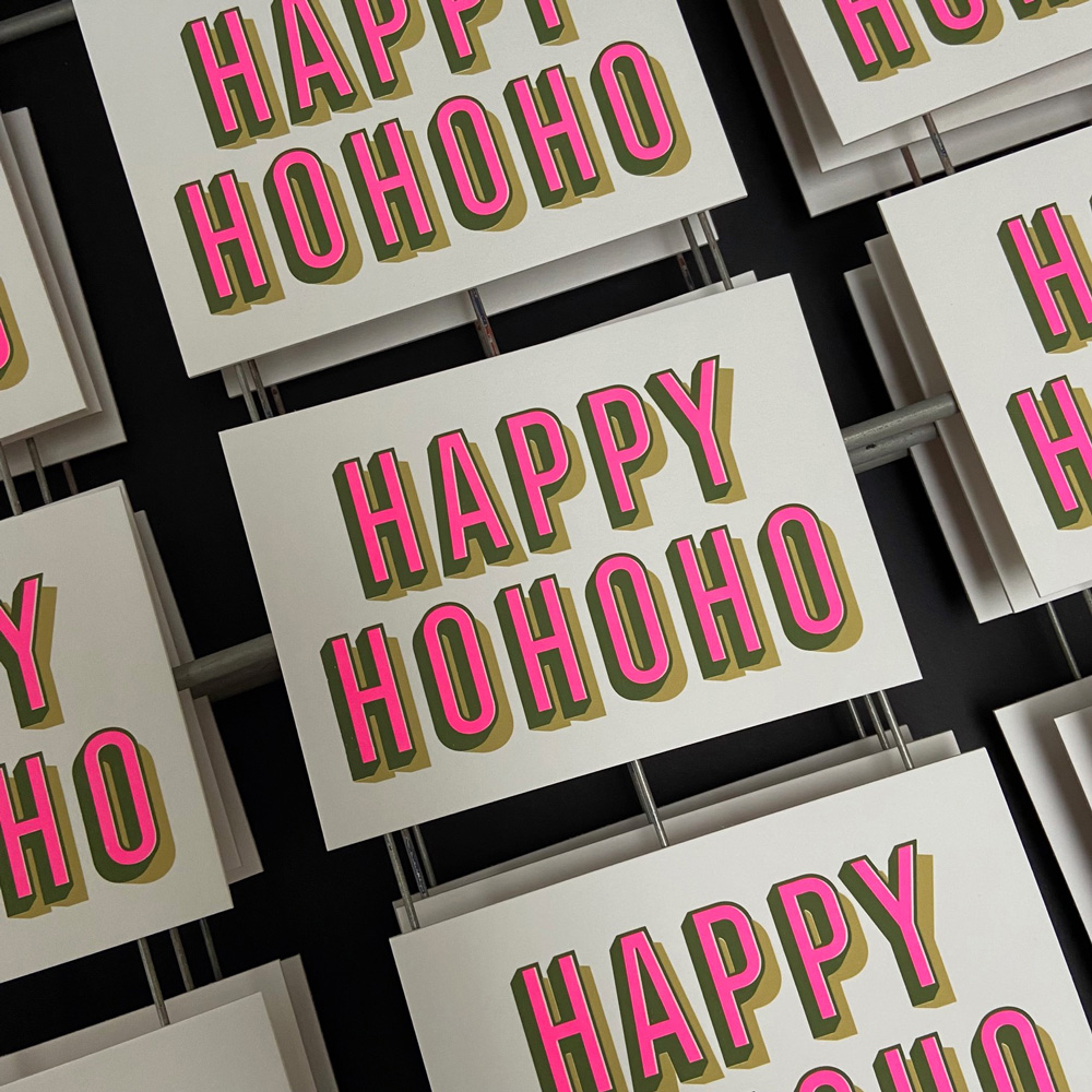 Zeefdruk kerstkaart HAPPY HOHOHO - fluor roze/bruin